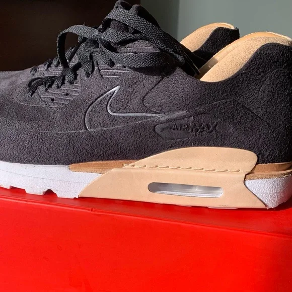 Air Max 90 Royal Black/Tan Mens Like New in Box -worn